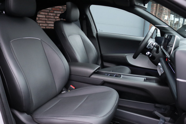 Hyundai IONIQ 6 Lounge 77.4 kWh | Adaptieve Cruise Control | Panoramadak | BOSE | Memory | Stoelventilatie | Verwarmd Stuurwiel | HUD | Leder | Camera | Trekhaak | Achterbank Verwarmd |