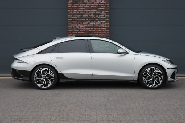 Hyundai IONIQ 6 Lounge 77.4 kWh | Adaptieve Cruise Control | Panoramadak | BOSE | Memory | Stoelventilatie | Verwarmd Stuurwiel | HUD | Leder | Camera | Trekhaak | Achterbank Verwarmd |