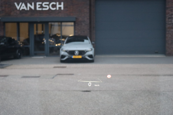 Hyundai IONIQ 6 Lounge 77.4 kWh | Adaptieve Cruise Control | Panoramadak | BOSE | Memory | Stoelventilatie | Verwarmd Stuurwiel | HUD | Leder | Camera | Trekhaak | Achterbank Verwarmd |