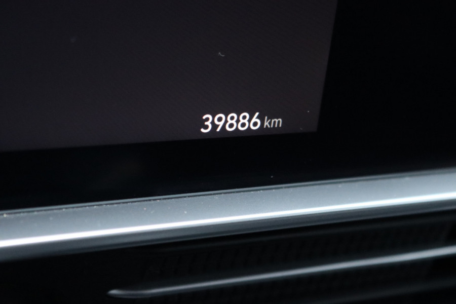 Hyundai IONIQ 6 Lounge 77.4 kWh | Adaptieve Cruise Control | Panoramadak | BOSE | Memory | Stoelventilatie | Verwarmd Stuurwiel | HUD | Leder | Camera | Trekhaak | Achterbank Verwarmd |