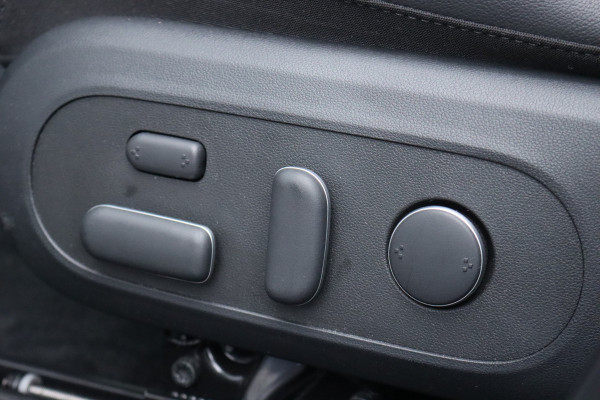 Hyundai IONIQ 6 Lounge 77.4 kWh | Adaptieve Cruise Control | Panoramadak | BOSE | Memory | Stoelventilatie | Verwarmd Stuurwiel | HUD | Leder | Camera | Trekhaak | Achterbank Verwarmd |