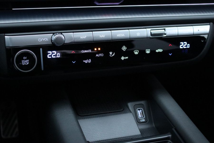 Hyundai IONIQ 6 Lounge 77.4 kWh | Adaptieve Cruise Control | Panoramadak | BOSE | Memory | Stoelventilatie | Verwarmd Stuurwiel | HUD | Leder | Camera | Trekhaak | Achterbank Verwarmd |