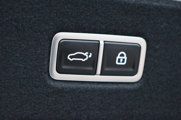 Hyundai IONIQ 6 Lounge 77.4 kWh | Adaptieve Cruise Control | Panoramadak | BOSE | Memory | Stoelventilatie | Verwarmd Stuurwiel | HUD | Leder | Camera | Trekhaak | Achterbank Verwarmd |