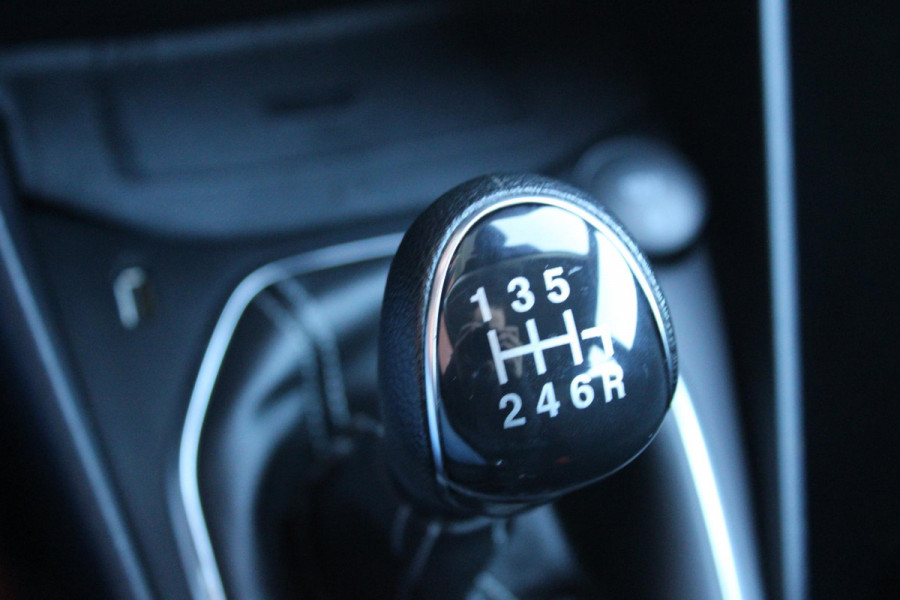 Ford Fiesta 1.0 EcoBoost Hybrid Titanium | Navigatie | LED | Cruise Control | Climate Control | DAB