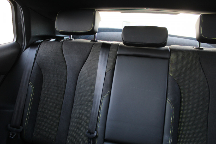 Škoda ENYAQ Coupé iV 80 RS | BTW-Auto | Panoramadak | Trekhaak | BLIS | Stoelverwarming