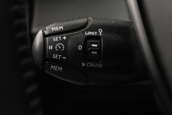 Peugeot 2008 1.2 PureTech Blue Lease Active |Navi|