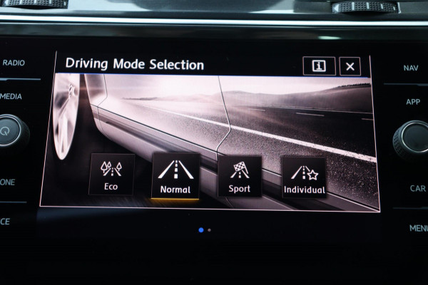 Volkswagen Tiguan 1.5 TSI ACT Highline Business R-Line org.NL schuifdak camera el.klep stoelverw.