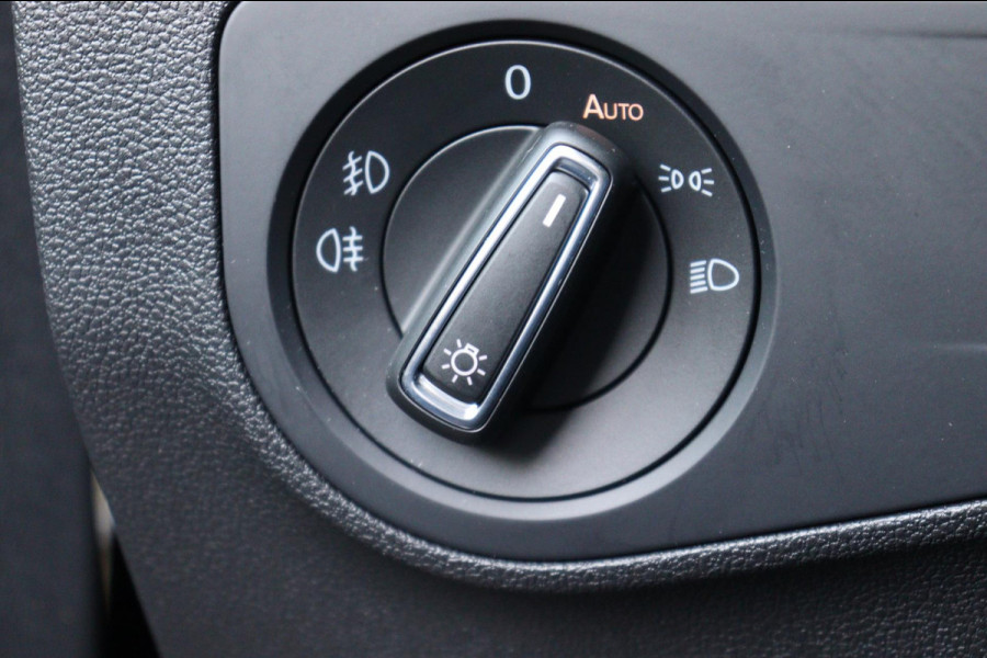 Volkswagen Tiguan 1.5 TSI ACT Highline Business R-Line org.NL schuifdak camera el.klep stoelverw.