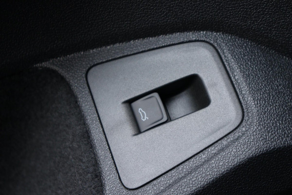 Volkswagen Tiguan 1.5 TSI ACT Highline Business R-Line org.NL schuifdak camera el.klep stoelverw.