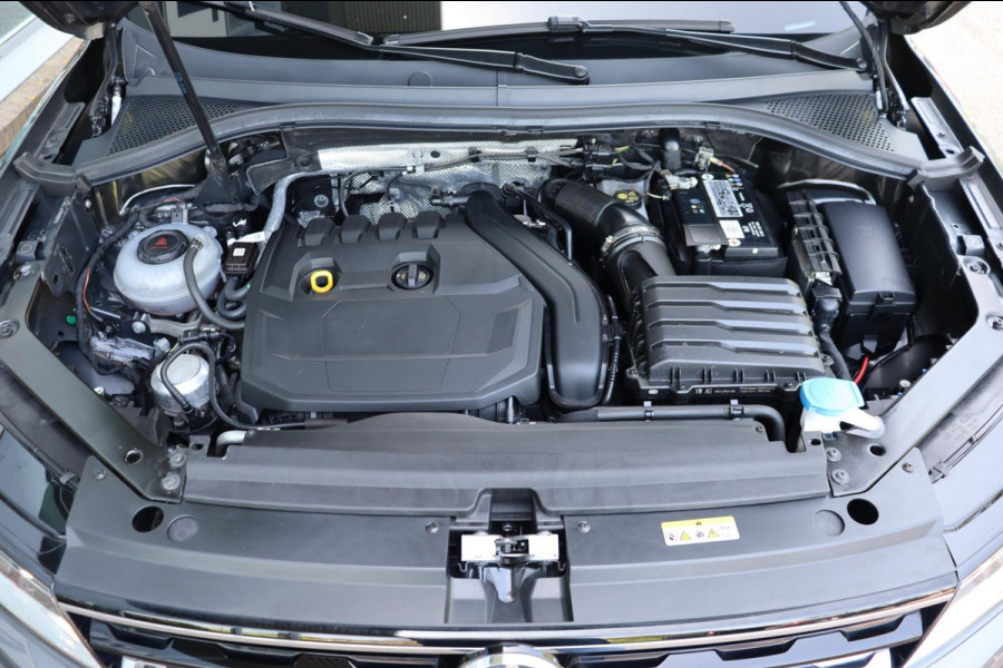 Volkswagen Tiguan 1.5 TSI ACT Highline Business R-Line org.NL schuifdak camera el.klep stoelverw.