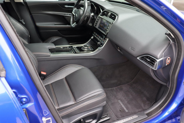 Jaguar XE 2.0 Prestige Pro Edition org. NL leer+el camera a.bank neerklapbaar