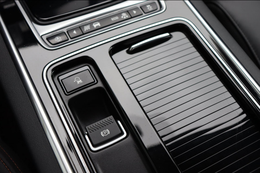 Jaguar XE 2.0 Prestige Pro Edition org. NL leer+el camera a.bank neerklapbaar