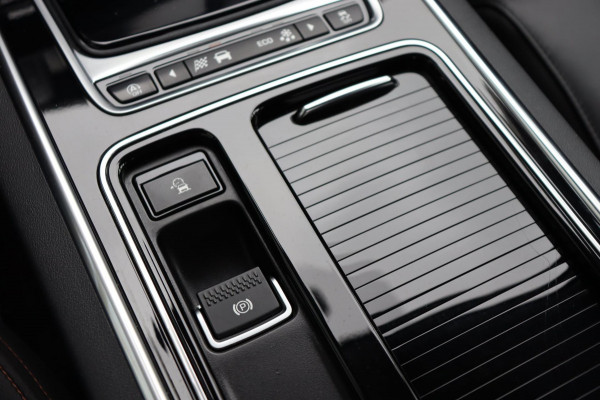 Jaguar XE 2.0 Prestige Pro Edition org. NL leer+el camera a.bank neerklapbaar