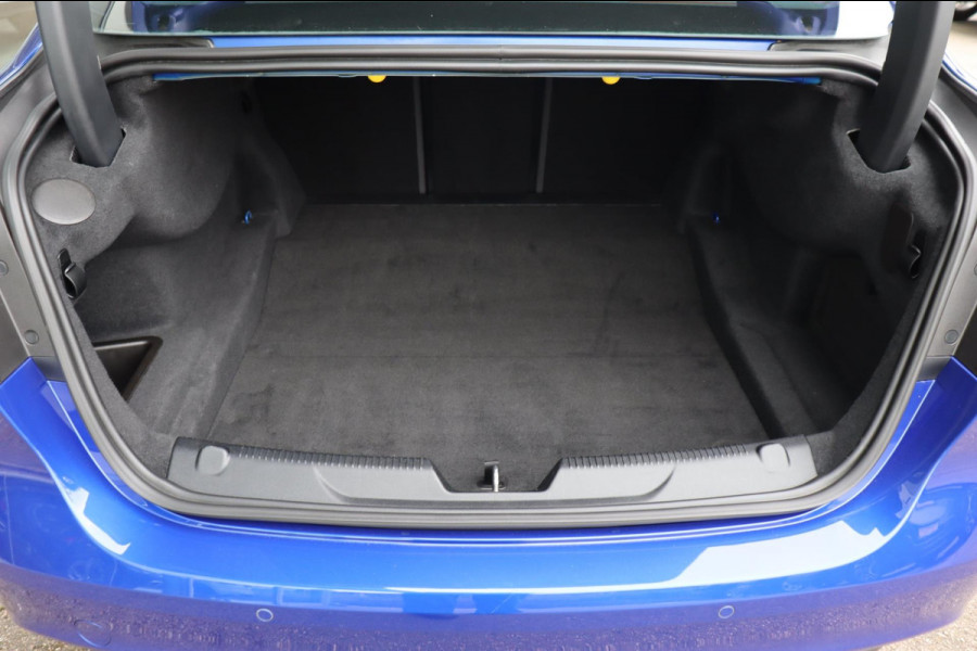 Jaguar XE 2.0 Prestige Pro Edition org. NL leer+el camera a.bank neerklapbaar