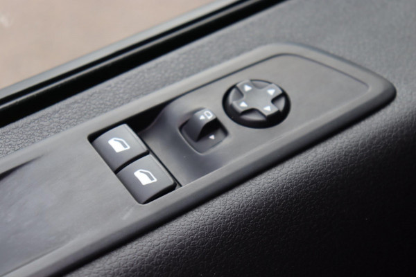 Peugeot Traveller 2.0 BlueHDi 180 Bus. 9-persoons incl.btw/bpm org.NL