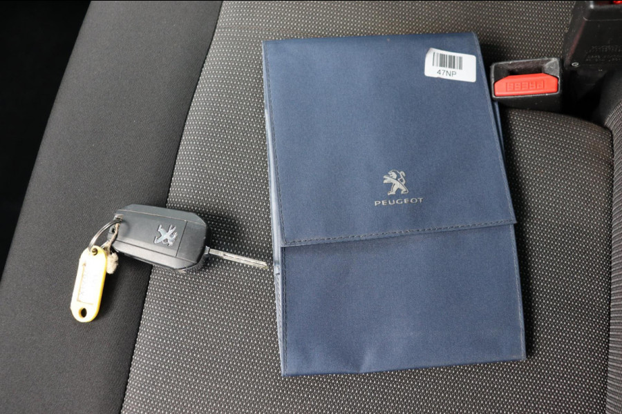 Peugeot Traveller 2.0 BlueHDi 180 Bus. 9-persoons incl.btw/bpm org.NL