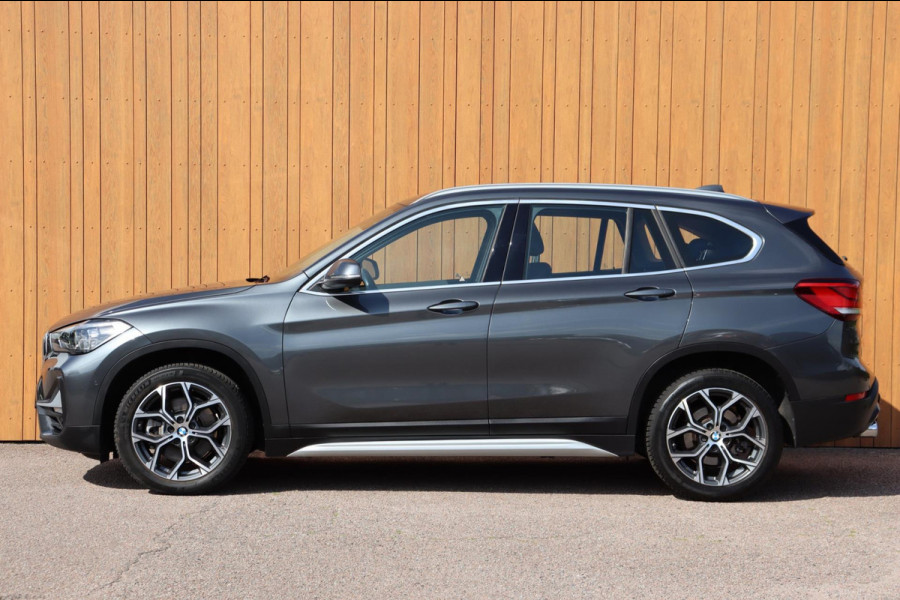 BMW X1 SDrive20i VDL Nedcar Edition org.NL Head-up afn.trekhaak el.klep leer+vw camera