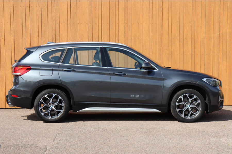 BMW X1 SDrive20i VDL Nedcar Edition org.NL Head-up afn.trekhaak el.klep leer+vw camera