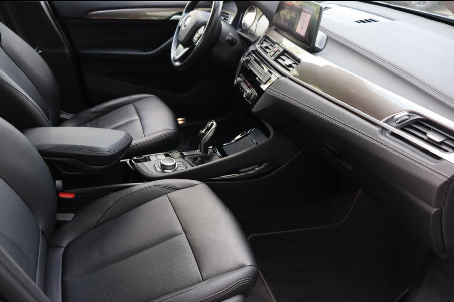 BMW X1 SDrive20i VDL Nedcar Edition org.NL Head-up afn.trekhaak el.klep leer+vw camera