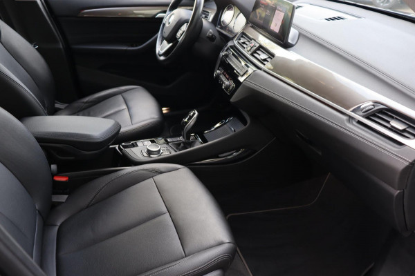 BMW X1 SDrive20i VDL Nedcar Edition org.NL Head-up afn.trekhaak el.klep leer+vw camera