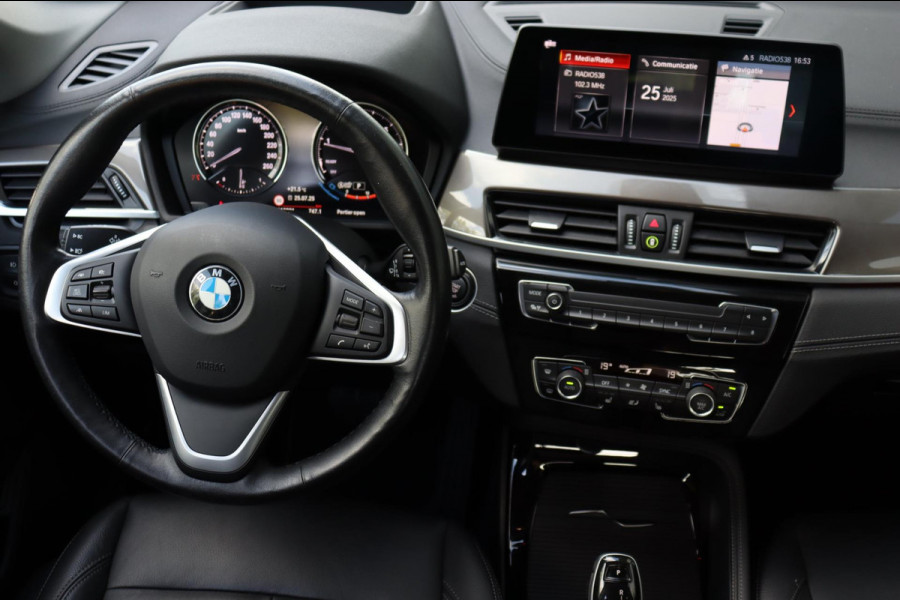 BMW X1 SDrive20i VDL Nedcar Edition org.NL Head-up afn.trekhaak el.klep leer+vw camera