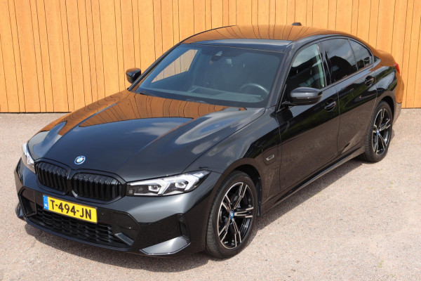 BMW 3-serie 330e M-Sport org.NL Harman Kardon 2xel.stoel+leer+mem+verw. camera