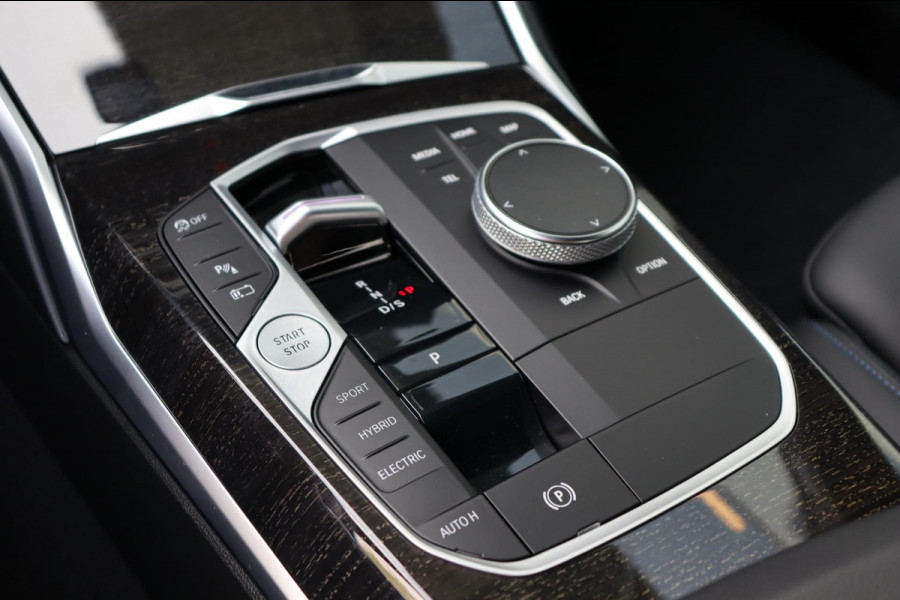 BMW 3-serie 330e M-Sport org.NL Harman Kardon 2xel.stoel+leer+mem+verw. camera