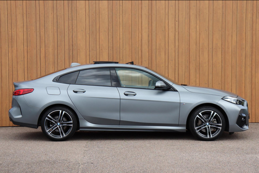 BMW 2 Serie Gran Coupé 218i Introduction Ed. M-Sport org.NL schuifdak camera's stuur+stoelverw speciale kleur