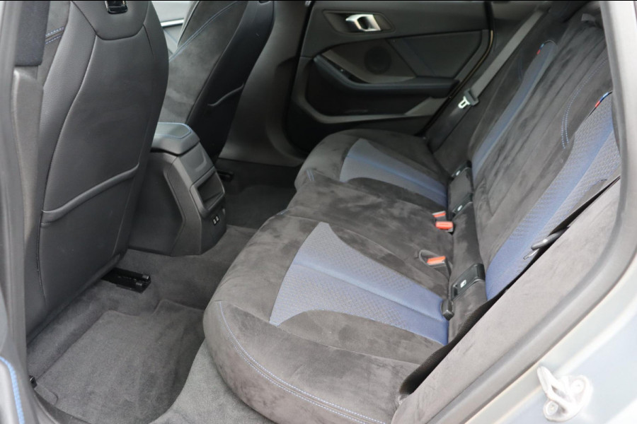 BMW 2 Serie Gran Coupé 218i Introduction Ed. M-Sport org.NL schuifdak camera's stuur+stoelverw speciale kleur