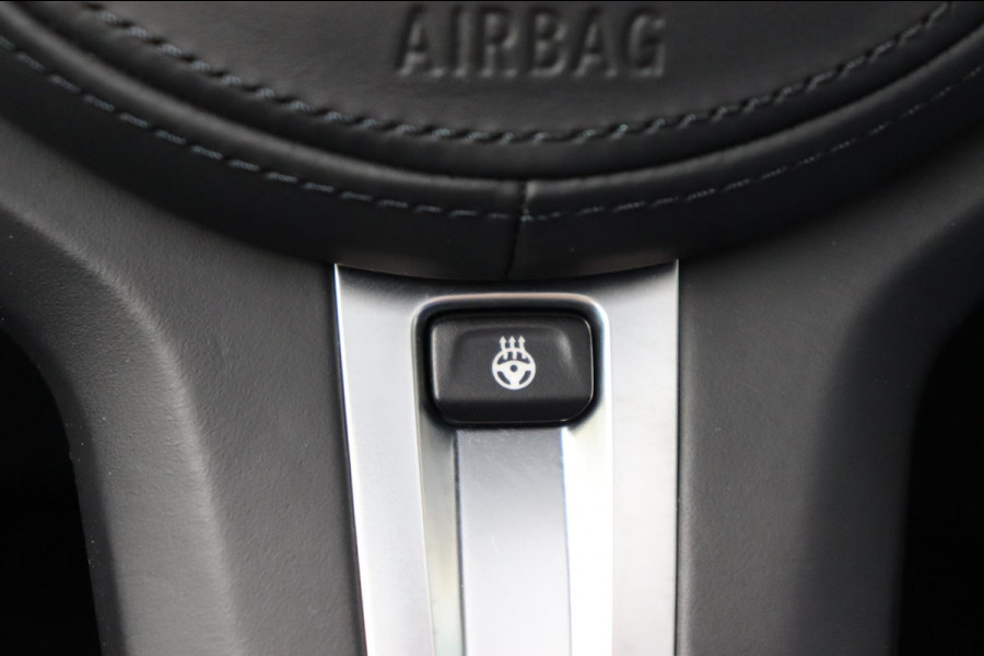 BMW 2 Serie Gran Coupé 218i Introduction Ed. M-Sport org.NL schuifdak camera's stuur+stoelverw speciale kleur