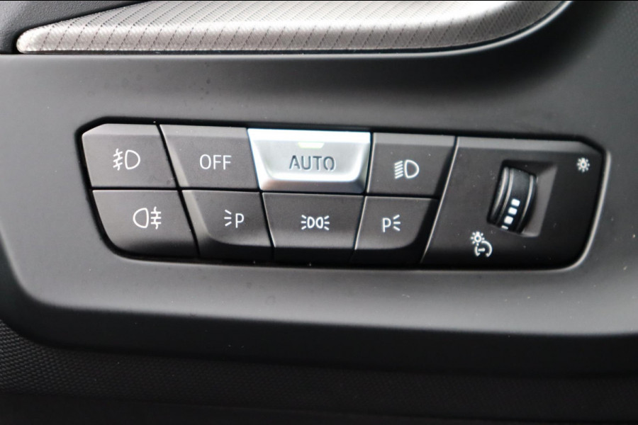 BMW 2 Serie Gran Coupé 218i Introduction Ed. M-Sport org.NL schuifdak camera's stuur+stoelverw speciale kleur