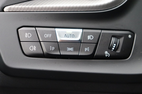 BMW 2 Serie Gran Coupé 218i Introduction Ed. M-Sport org.NL schuifdak camera's stuur+stoelverw speciale kleur