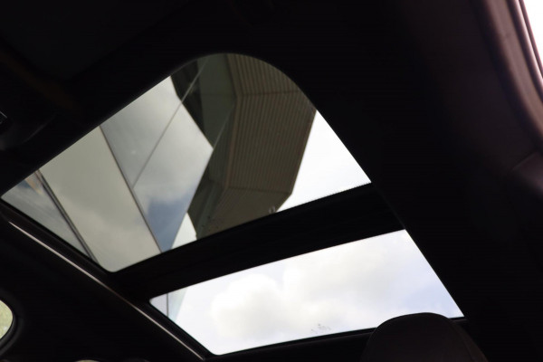 BMW 2 Serie Gran Coupé 218i Introduction Ed. M-Sport org.NL schuifdak camera's stuur+stoelverw speciale kleur