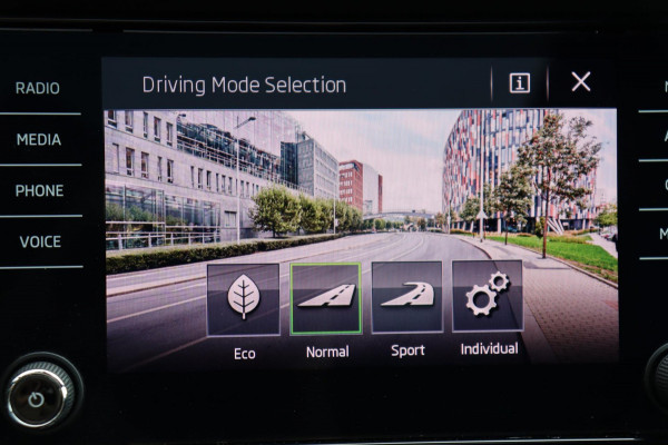 Škoda Kodiaq 1.5 TSI Sportline Business org.NL el.klep camera canton el.schuifdak el.stoel