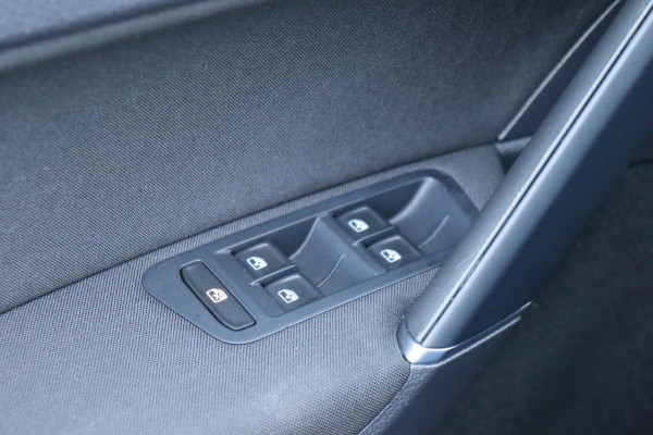 Volkswagen Golf 1.5 TSI Comfortline Business org.NL schuifdak digi-dashboard camera stoelmassage+vw