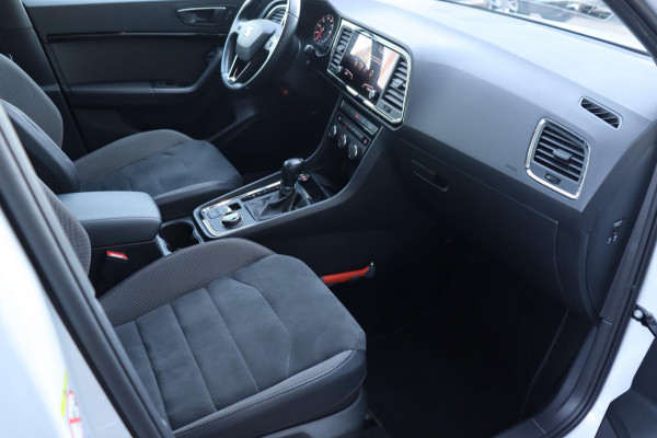 Seat Ateca 1.5 TSI Xcellence Business Intense org. NL trekhaak camera's el.klep