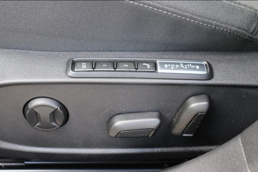 Volkswagen Golf Variant 1.5 TSI Style org.NL schuifdak head-up camera sfeer-verl. alcantara ergo-stoelen