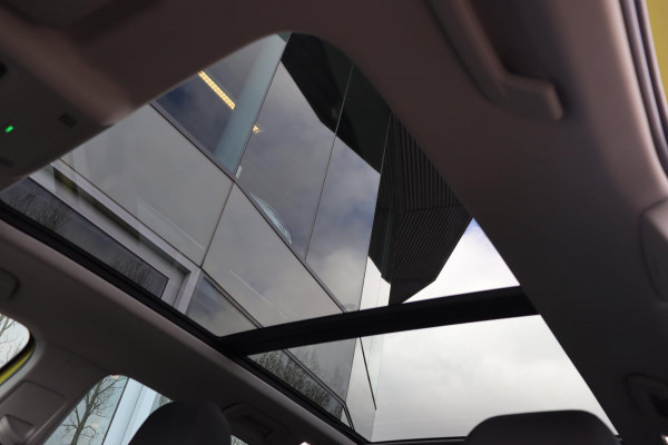 Volkswagen Golf Variant 1.5 TSI Style org.NL schuifdak head-up camera sfeer-verl. alcantara ergo-stoelen