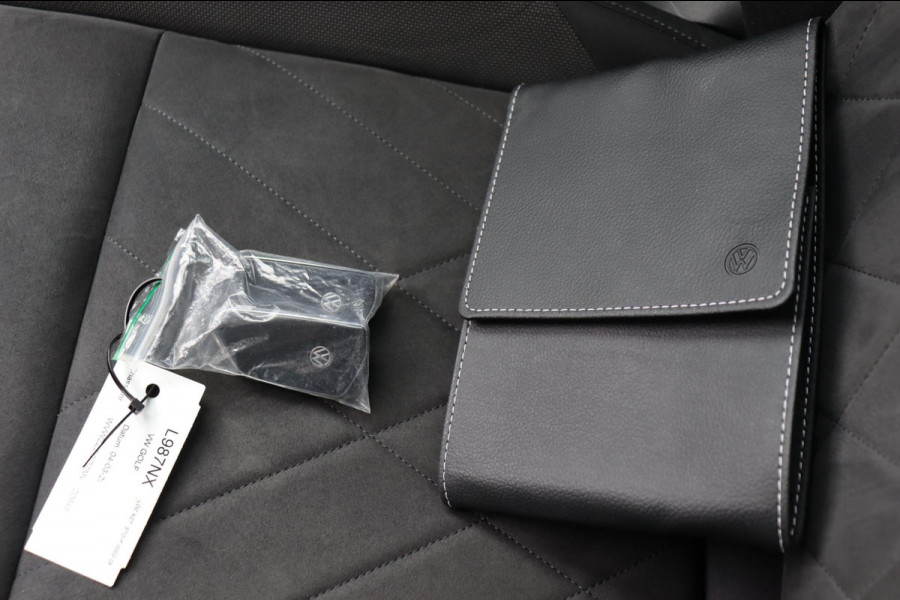 Volkswagen Golf Variant 1.5 TSI Style org.NL schuifdak head-up camera sfeer-verl. alcantara ergo-stoelen