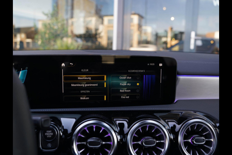 Mercedes-Benz A-Klasse AMG 35 4MATIC / Org.NL / Kuip / Aero / HUD / Burm / Pano / 360 / Ambient / Stl. Koeling / Multibeam