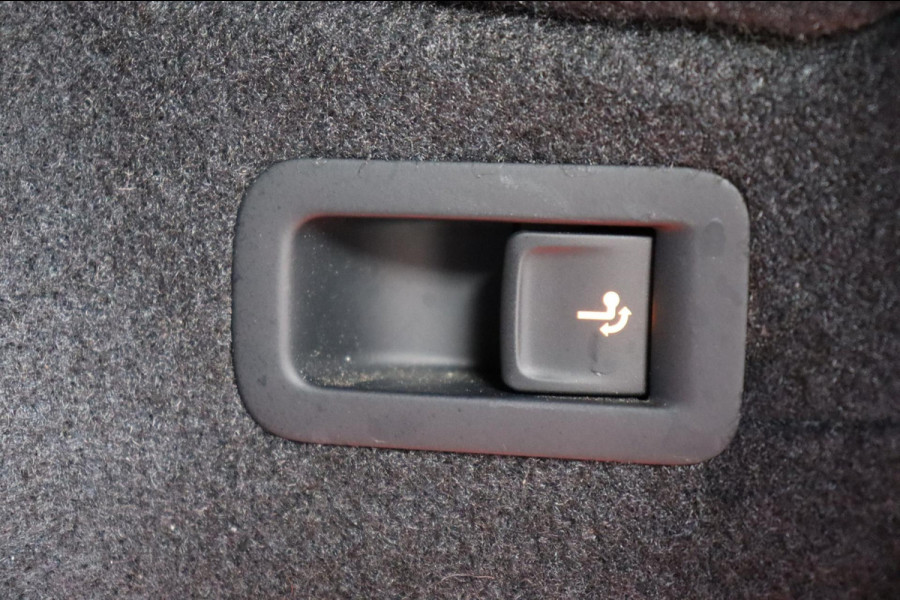 Škoda Karoq 1.5 TSI ACT Bus.org. NL-auto leer+vw schuifdak trekhaak el.klep