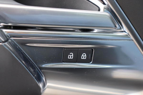 Land Rover Range Rover P440e SE PHEV org. NL schuifdak luchtvering