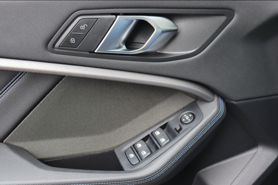 BMW 1-serie 116i Introduction Ed. M-sport org.NL Harman Kardon a.spoiler camera el.schuifdak