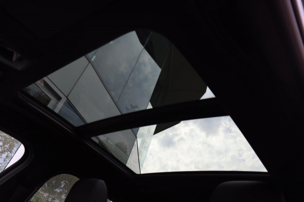 BMW 1-serie 116i Introduction Ed. M-sport org.NL Harman Kardon a.spoiler camera el.schuifdak