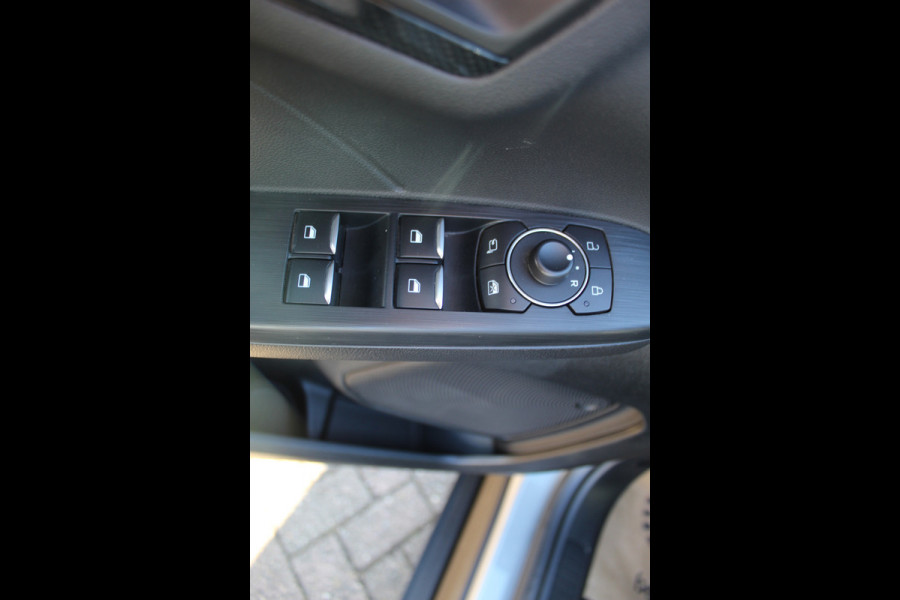 Ford Kuga 2.5-225 PK PHEV ST-Line X. 1500kg Trekgewicht Hybride rijden voor een reële prijs ! Autm. airco, Stoel- en voorraamverw., Side- en lane assist, Adaptieve cruise cntrl, elektr. achterklep, Keyless entry/keyless go, Trekhaak , Navigatie, Telefoonvoorb. etc