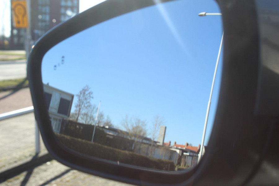 Ford Kuga 2.5-225 PK PHEV ST-Line X. 1500kg Trekgewicht Hybride rijden voor een reële prijs ! Autm. airco, Stoel- en voorraamverw., Side- en lane assist, Adaptieve cruise cntrl, elektr. achterklep, Keyless entry/keyless go, Trekhaak , Navigatie, Telefoonvoorb. etc