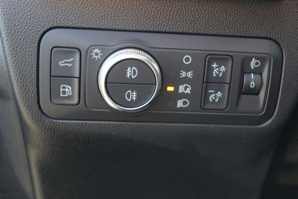 Ford Kuga 2.5-225 PK PHEV ST-Line X. 1500kg Trekgewicht Hybride rijden voor een reële prijs ! Autm. airco, Stoel- en voorraamverw., Side- en lane assist, Adaptieve cruise cntrl, elektr. achterklep, Keyless entry/keyless go, Trekhaak , Navigatie, Telefoonvoorb. etc