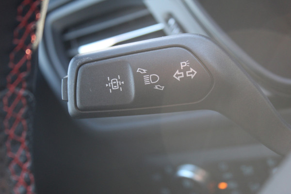 Ford Kuga 2.5-225 PK PHEV ST-Line X. 1500kg Trekgewicht Hybride rijden voor een reële prijs ! Autm. airco, Stoel- en voorraamverw., Side- en lane assist, Adaptieve cruise cntrl, elektr. achterklep, Keyless entry/keyless go, Trekhaak , Navigatie, Telefoonvoorb. etc