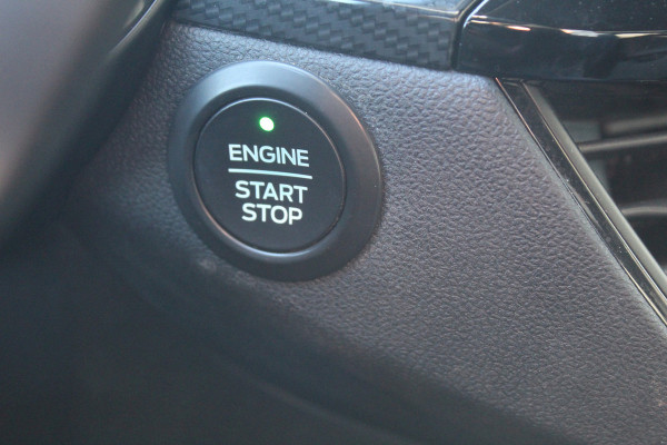 Ford Kuga 2.5-225 PK PHEV ST-Line X. 1500kg Trekgewicht Hybride rijden voor een reële prijs ! Autm. airco, Stoel- en voorraamverw., Side- en lane assist, Adaptieve cruise cntrl, elektr. achterklep, Keyless entry/keyless go, Trekhaak , Navigatie, Telefoonvoorb. etc