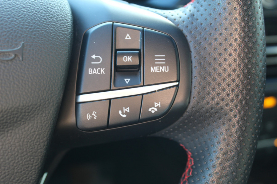 Ford Kuga 2.5-225 PK PHEV ST-Line X. 1500kg Trekgewicht Hybride rijden voor een reële prijs ! Autm. airco, Stoel- en voorraamverw., Side- en lane assist, Adaptieve cruise cntrl, elektr. achterklep, Keyless entry/keyless go, Trekhaak , Navigatie, Telefoonvoorb. etc